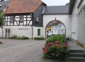 Das Apfeldorf Wehrheim kürt den besten Apfelwein